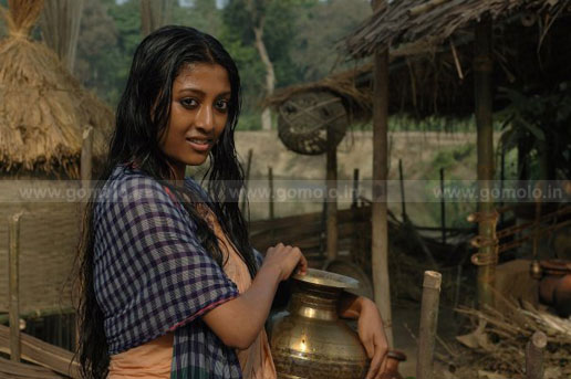Paoli Dam Moner Manus Movie