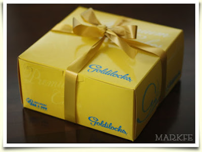 goldilocks-box-with-ribbon