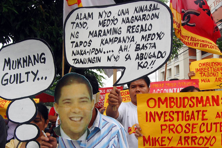 Mayabang na tao in english image