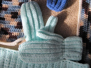 crocheted mittens for homeless