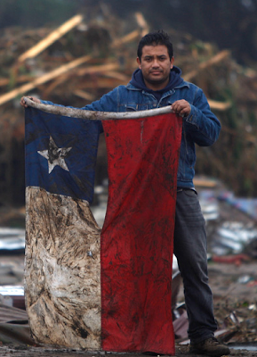 bandeira do chile suja depois do terremoto