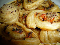 Tartinete cu rosii si ciuperci