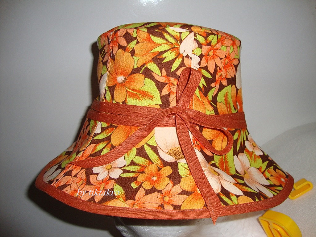 [hat+-+reversible+flowers+1.JPG]
