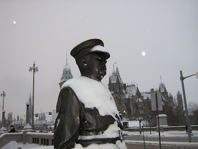 TURISMO IN CANADA VALIANTS MEMORIAL MONUMENT AUX VALEUREUX, OTTAWA