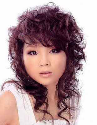 Asian Medium Curly Hairstyle for women