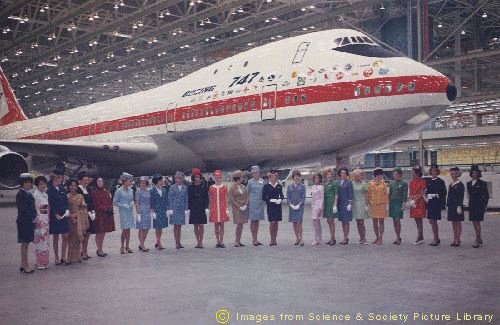 [Boeing+747+Roll-out.bmp]