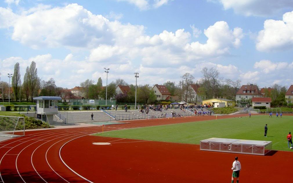 G r o u n d h o p p i n g M e r s e b u r g Sportanlagen in