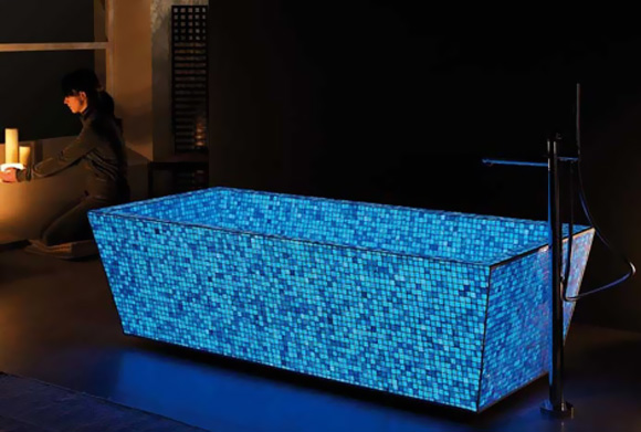 Blog aus Bock: Leuchtende Mosaik Badewanne.