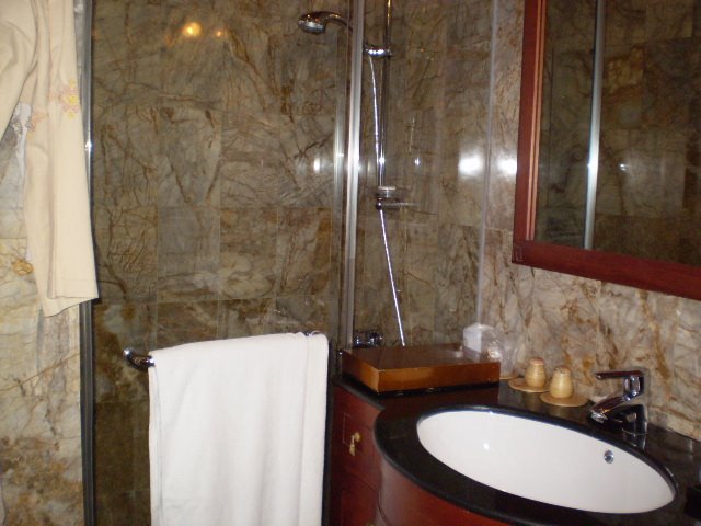 [cabinbathroom.JPG]