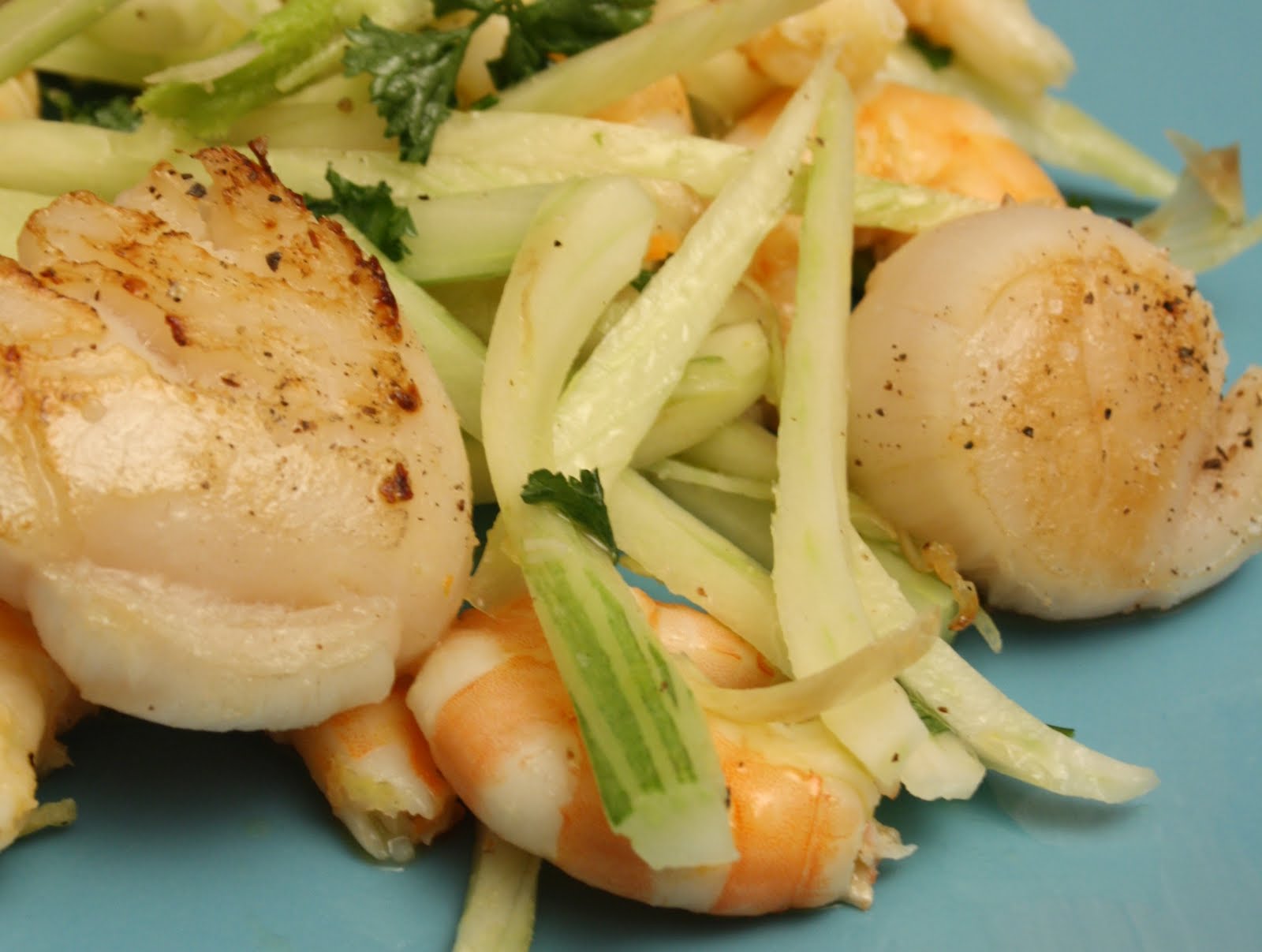 Verveine Pêche: Salade de gambas, noix de Saint Jacques et fenouil