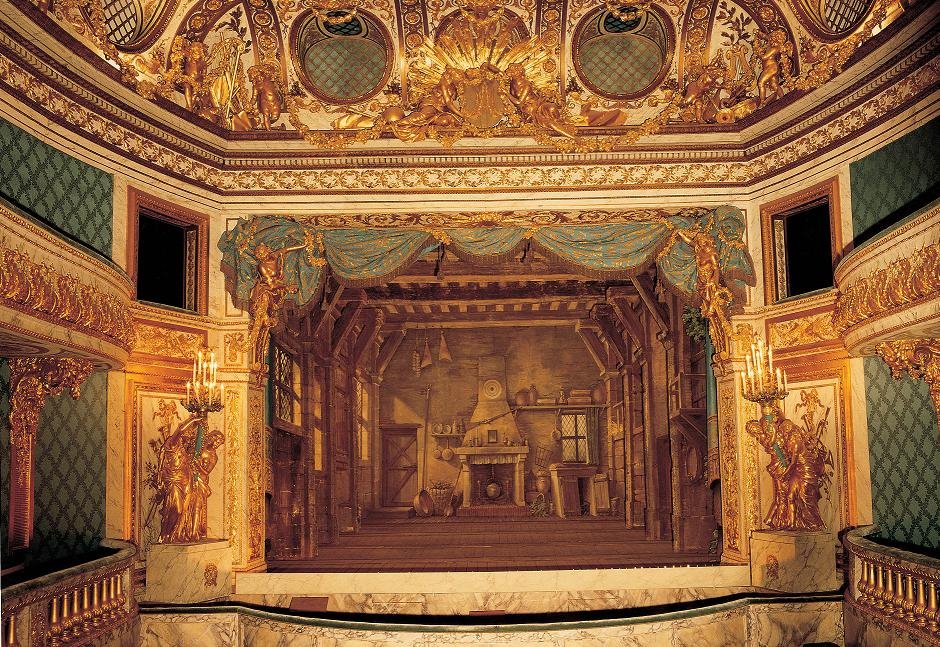 [MarieAntoinetteLastGardenVersailles_pg124-125.jpg]