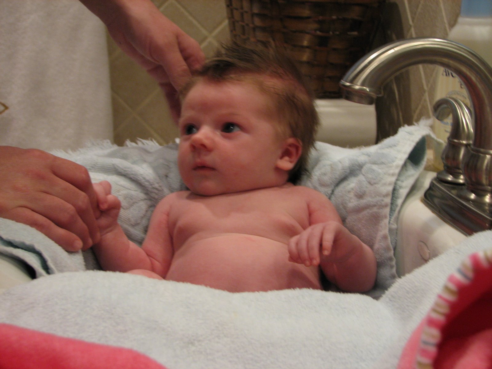 [Kelsey's+First+Bath,+5.28.08+009.jpg]