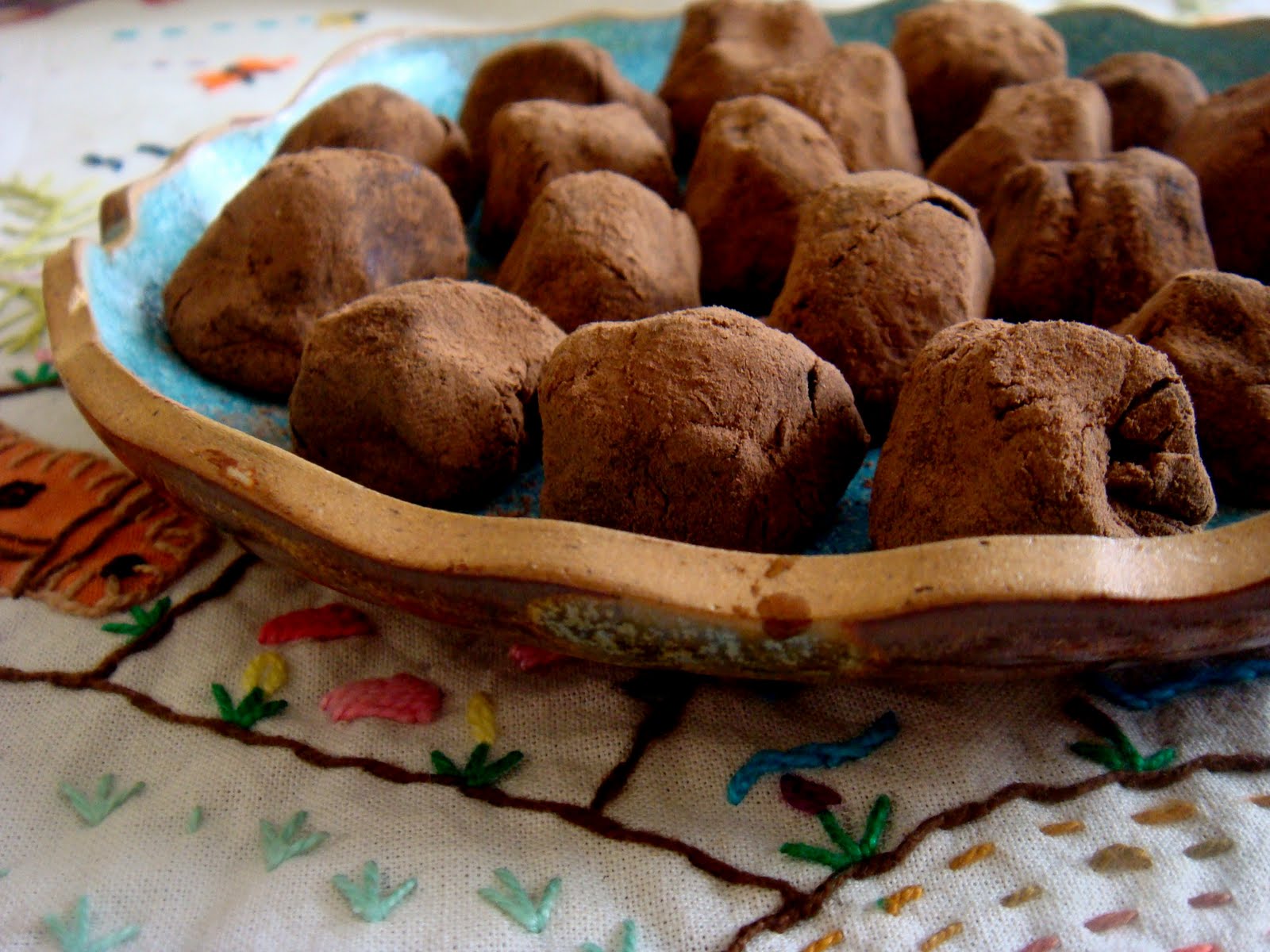 трюфели из малютки. конфеты из молочной смеси рецепт. конфеты из смеси.