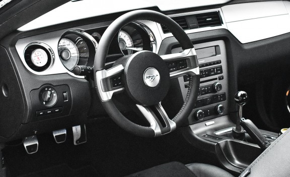 [2010+Roush+Ford+Mustang+427R+interior.jpg]