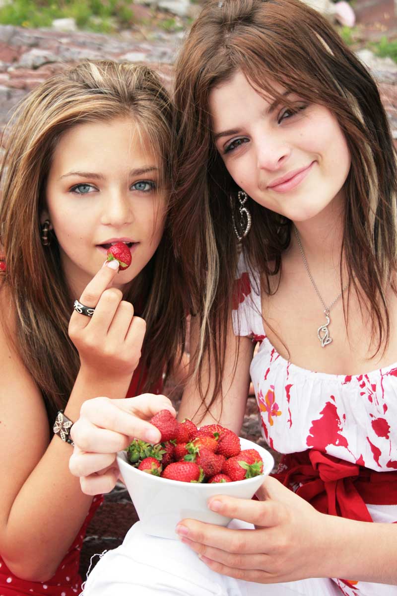 [les+2+avec+fraises.jpg]