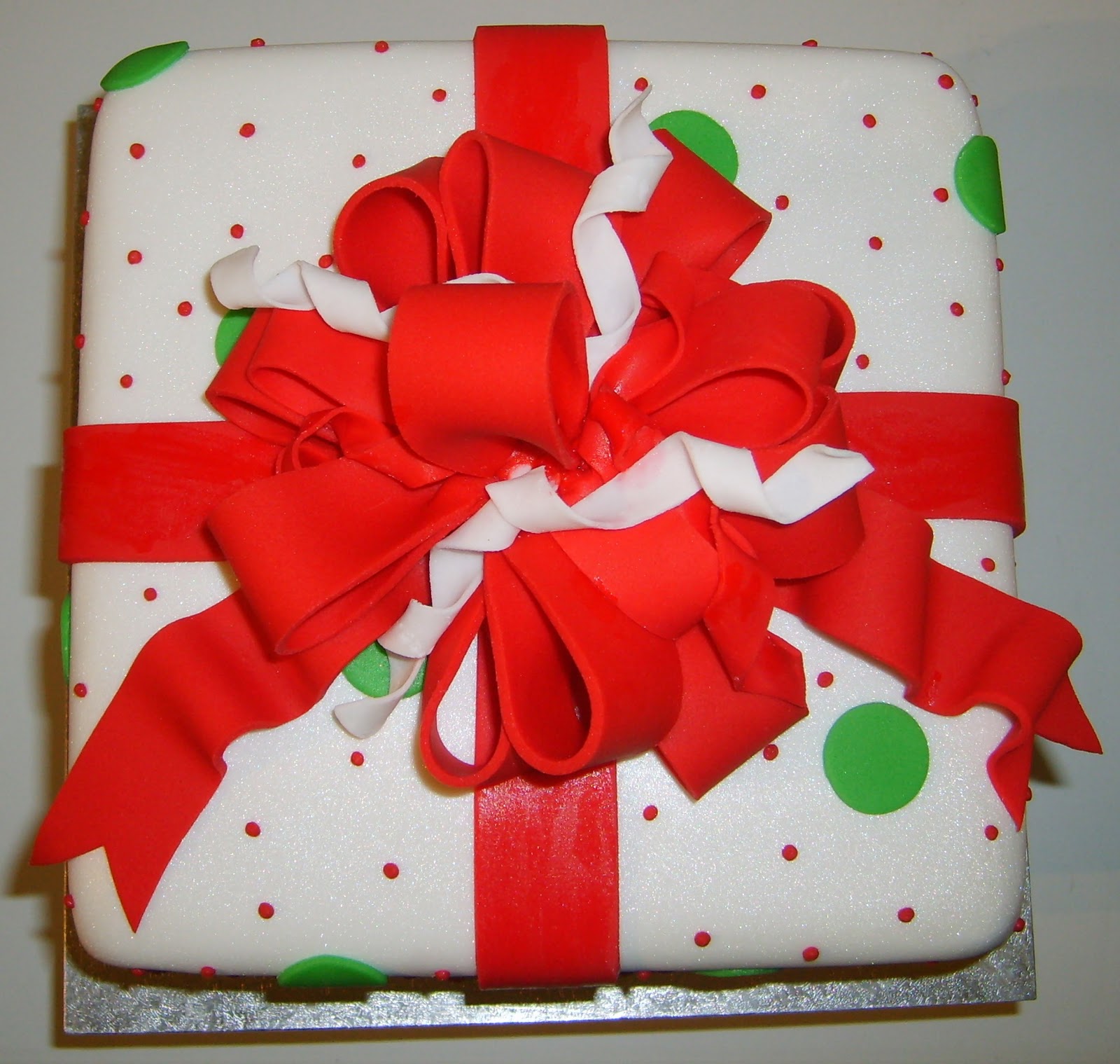 Caketopia: Christmas Gift Box cake