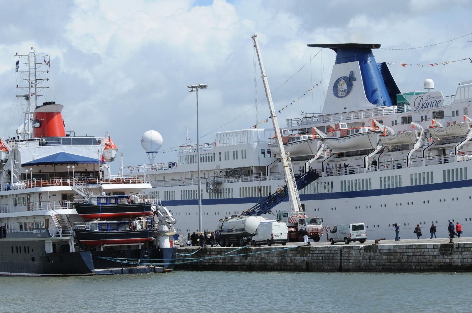 [PRINCESS+DANAE+2008-04-20+c.JPG]