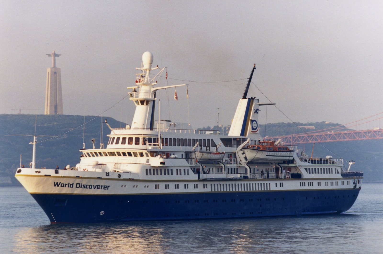 [World+Discoverer+1988-04-28+01.jpg]