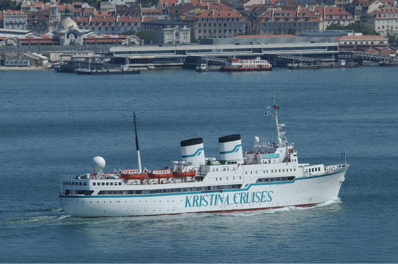 [KRISTINA+REGINA+2008-08-27+1478A.JPG]