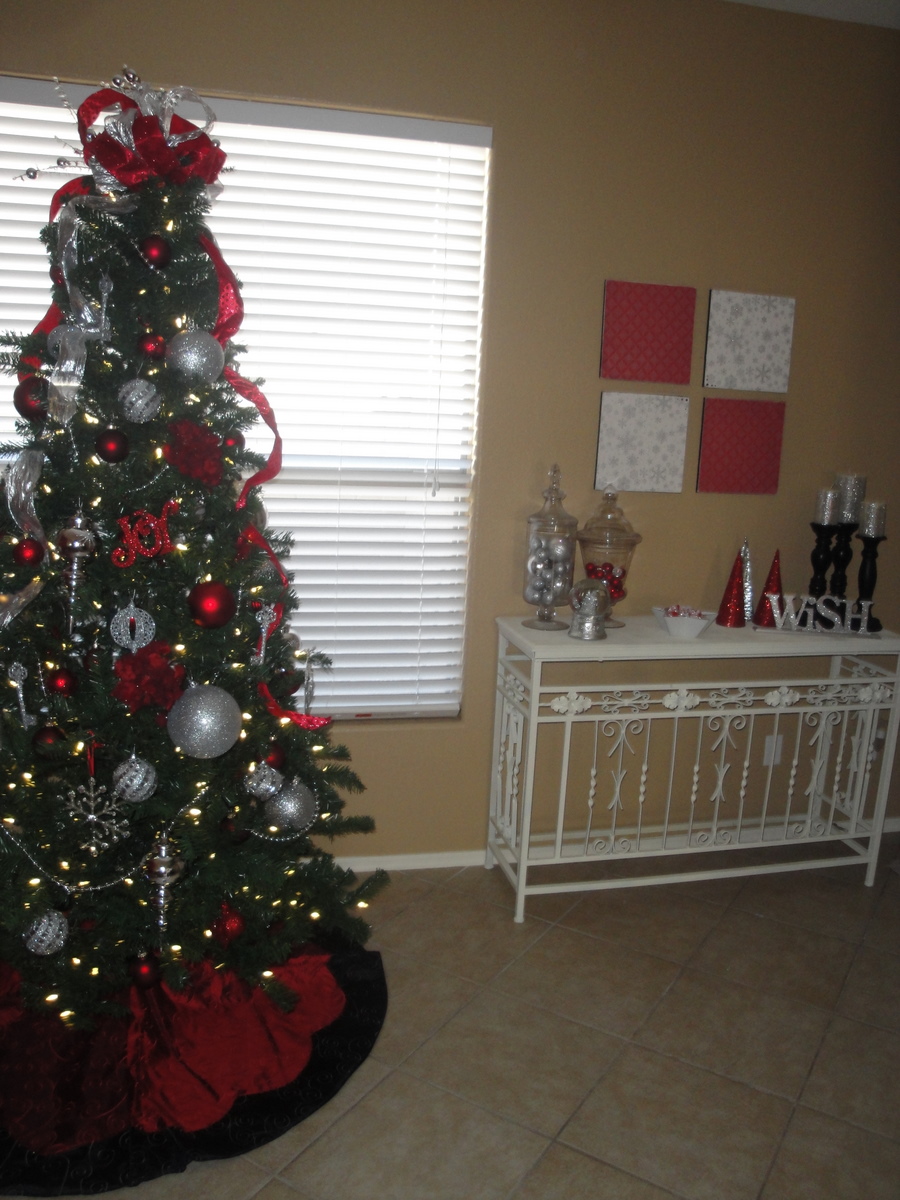 Christmas Decor Red and Silver!  I Heart Nap Time