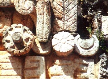 [Ein_Buch_lesen-Maya2.jpg]