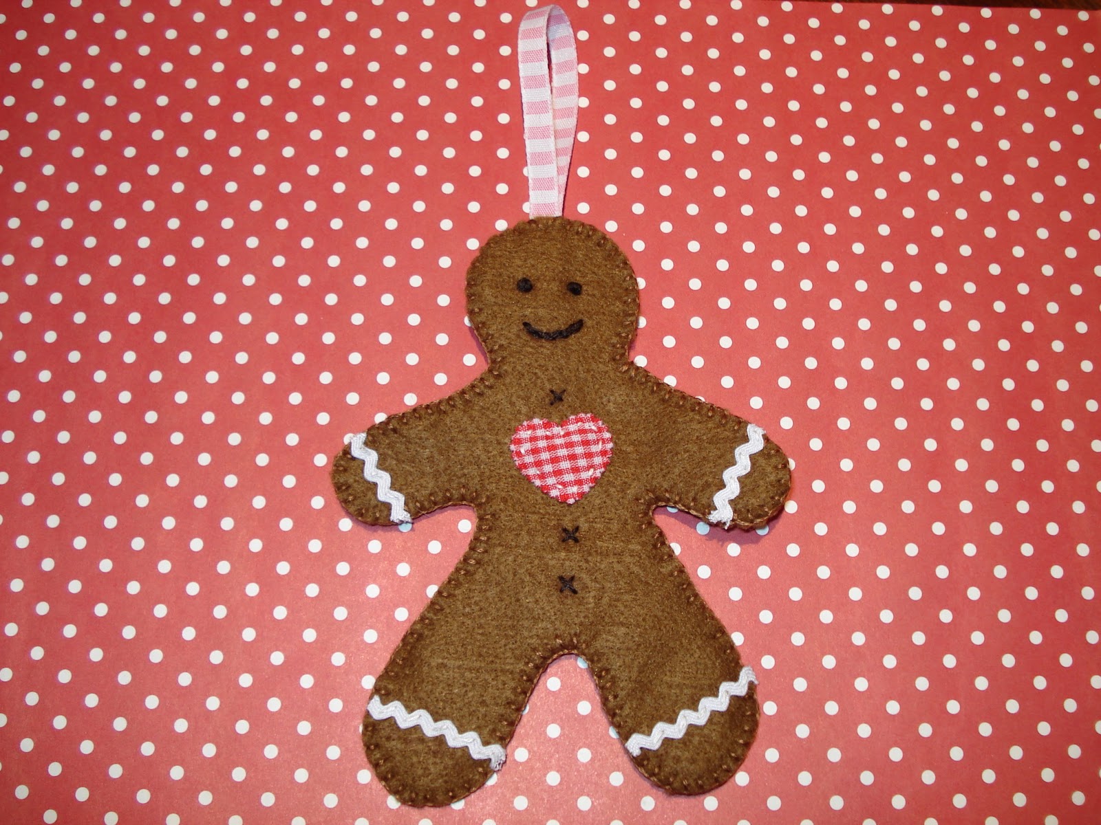 cupcake cutie Free Christmas felt ornament pattern Gingerbread man