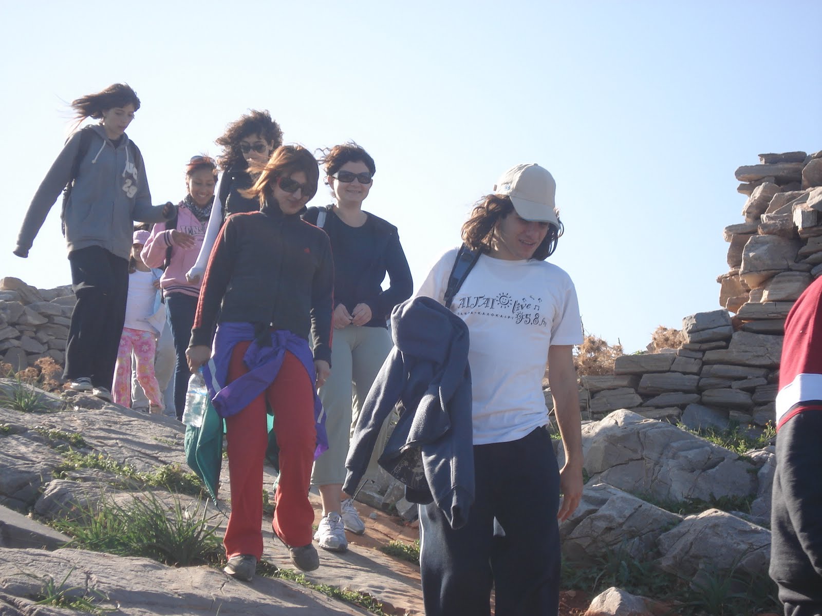 Emotion Wardrobe Nine syros community "τρέχα γύρευε"- 1o ΕΠΑΛ ΣΥΡΟΥ: 2009
