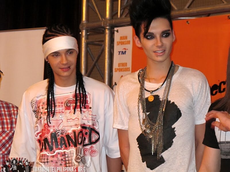 Tom and bill. Билл Каулитц 2010. Токио хотел Билл Каулитц. Tokio Hotel Bill 2010. Билл и том Каулитц 2010.