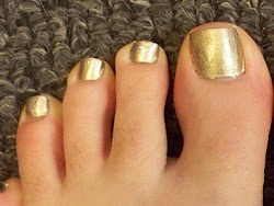gold toes nail matte sparkle really well very