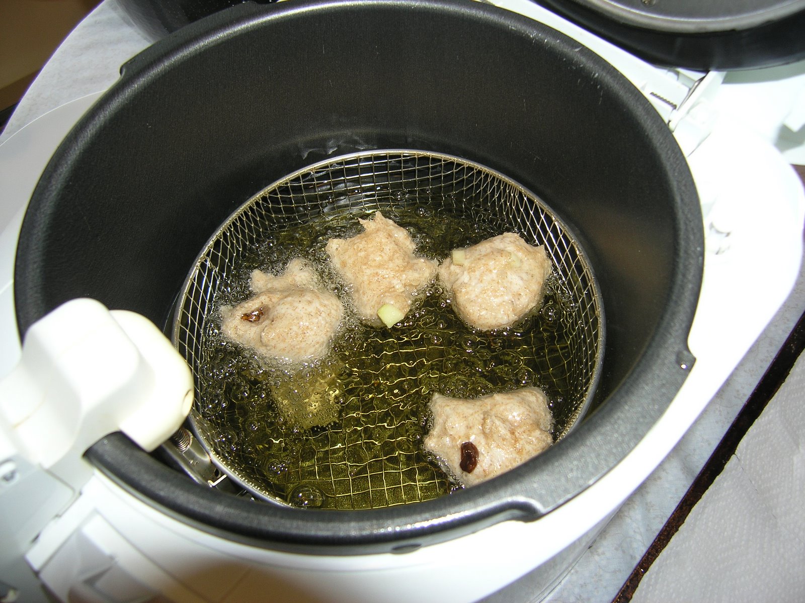 [oliebollen+cooking.JPG]