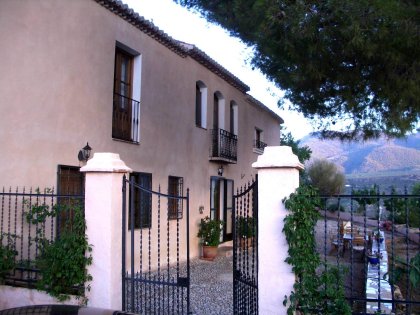 El Cortijo del Pino Lecrín: EL CORTIJO