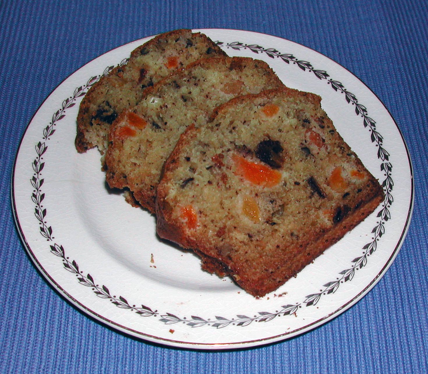 The Iowa Housewife Apricot Date Bread