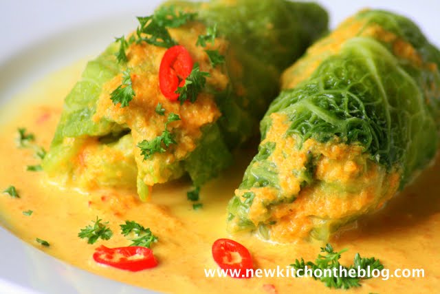 New Kitch On The Blog: Himmlische Fügung: Wirsingröllchen mit Möhrensauce