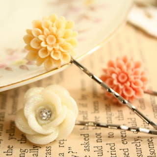 Lucite flower bobby puns from Jewel Me Pretty via Lovely Clusters