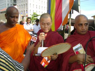 [Lanka+Monks+04.jpg]