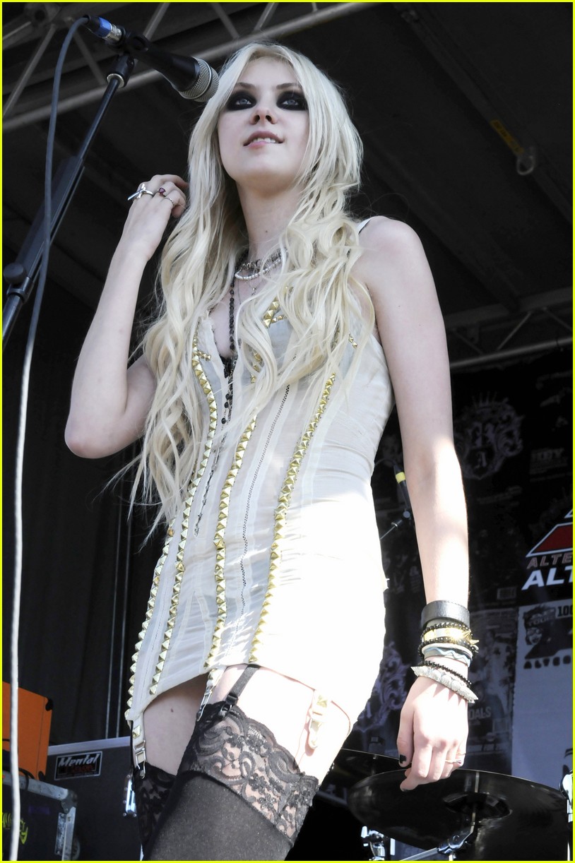 тейлор мишель момсен. солистка группы претти реклесс. тейлор момсен 2010. тейлор момсен hd. тейлор момсен.