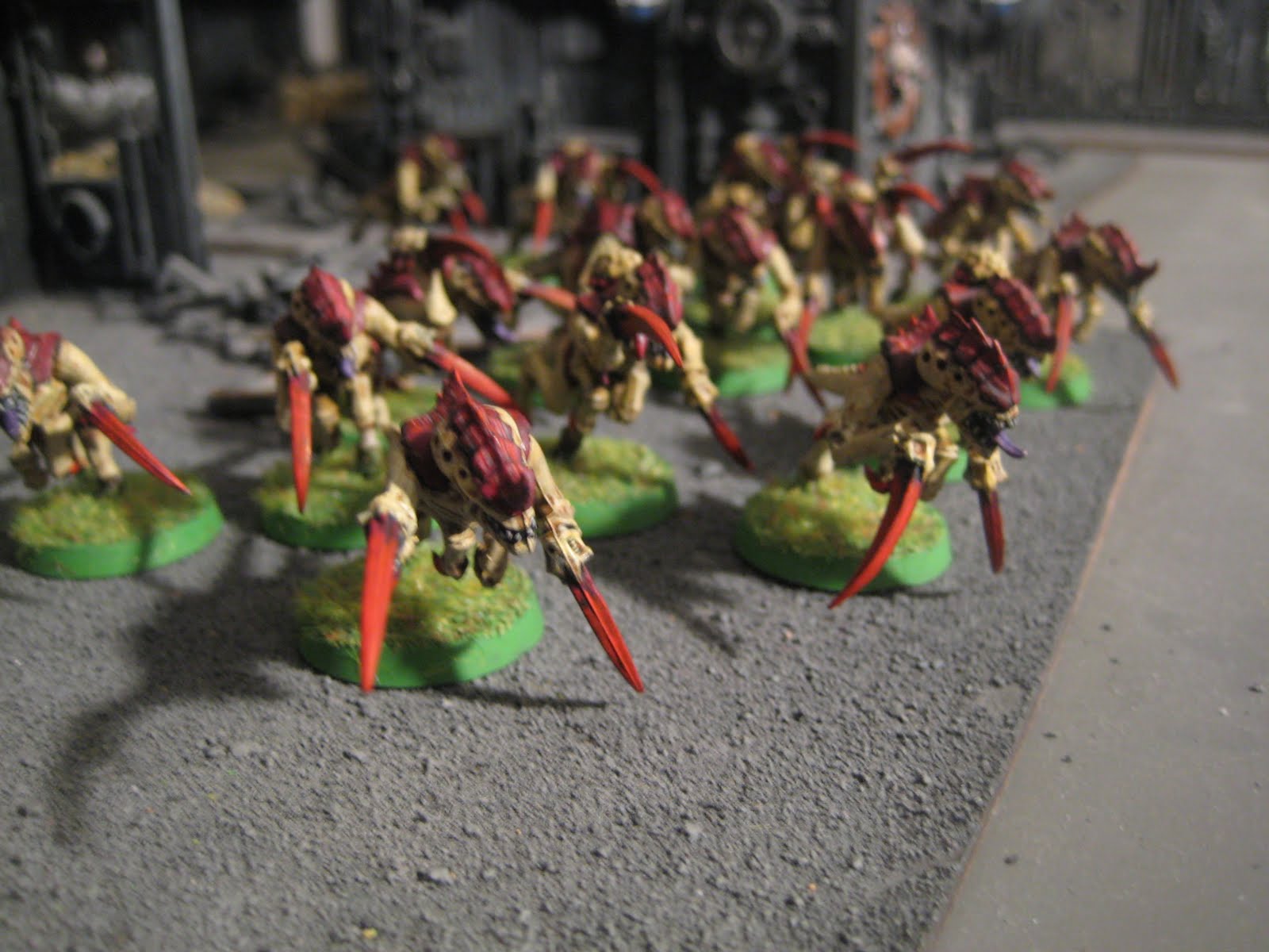 Painting Warhammer and Warhammer 40k Minatures Hormagants Finished