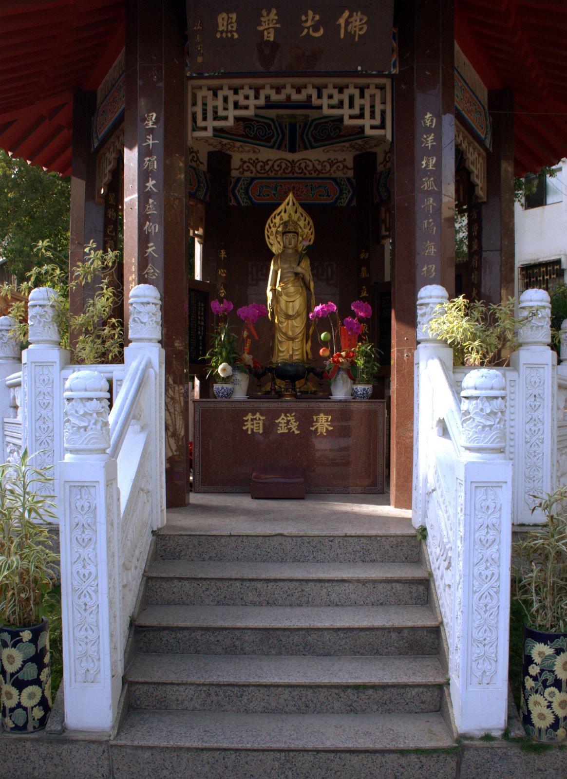 [Buddhist+temple+-+Taichung+Taiwan+2.jpg]