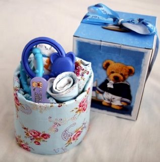 [my+sunshine+blue+cupcake+full+view.JPG]