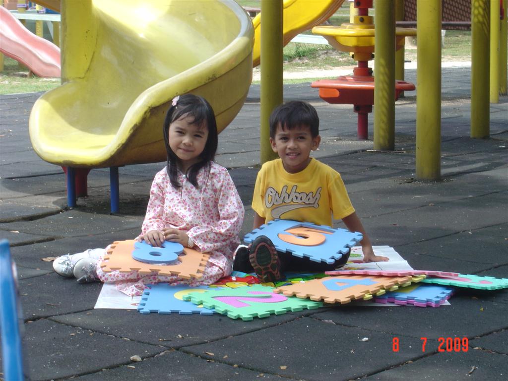 [model+sarakids+010+(Large).jpg]