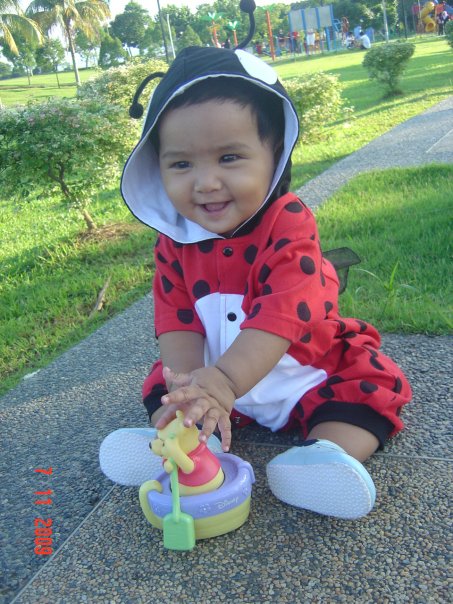 [baiboo+ariff+with+toys.jpg]