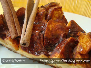 Tarta cu mere si gem de caise