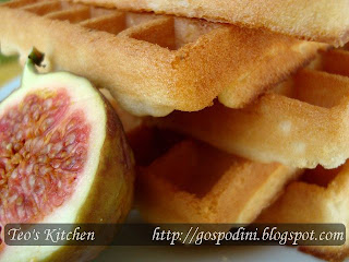 Waffe cu miere si iaurt