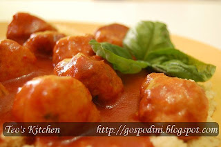 Chiftele cu sos de rosii