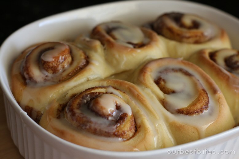 [2+rolls+with+icing.jpg]