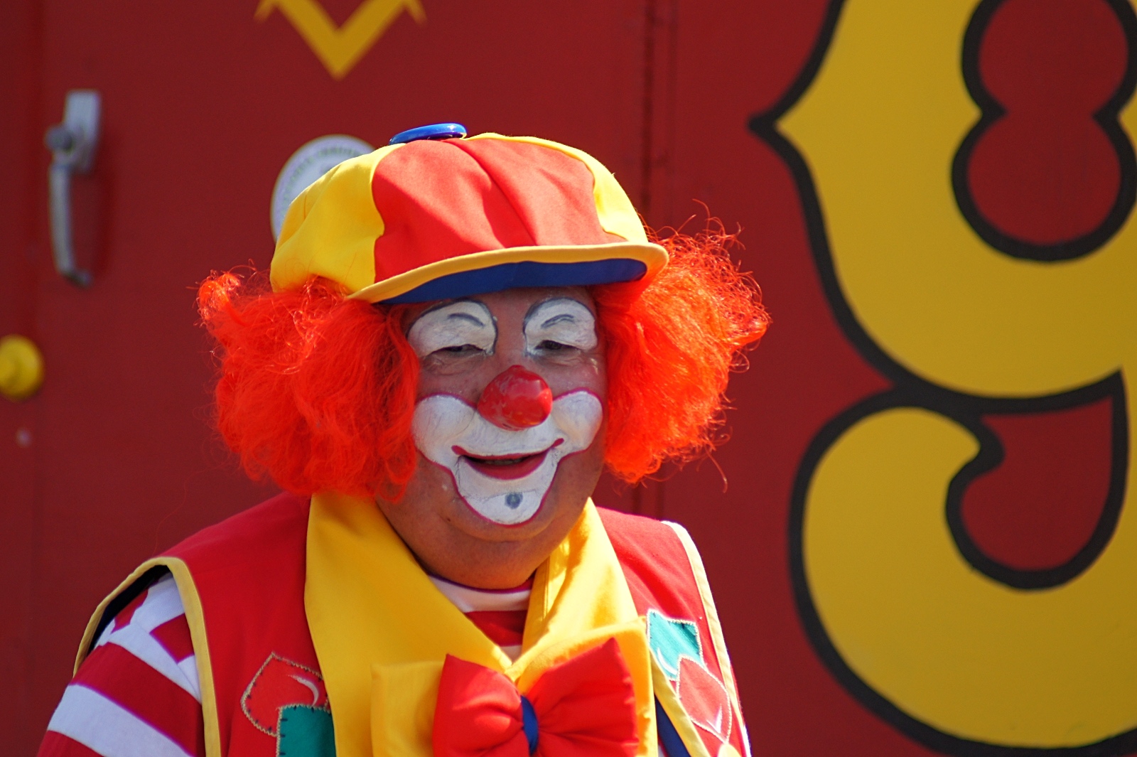 Хочешь быть клоуном. Арахамия клоун. Клоун улыбается. Клоун а4. Улыбка клоуна.