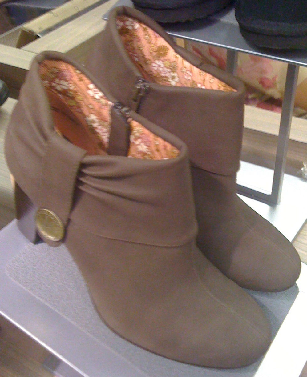 [booties.JPG]
