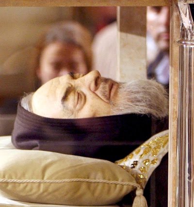 [Padre+Pío+incorrupto.jpg]