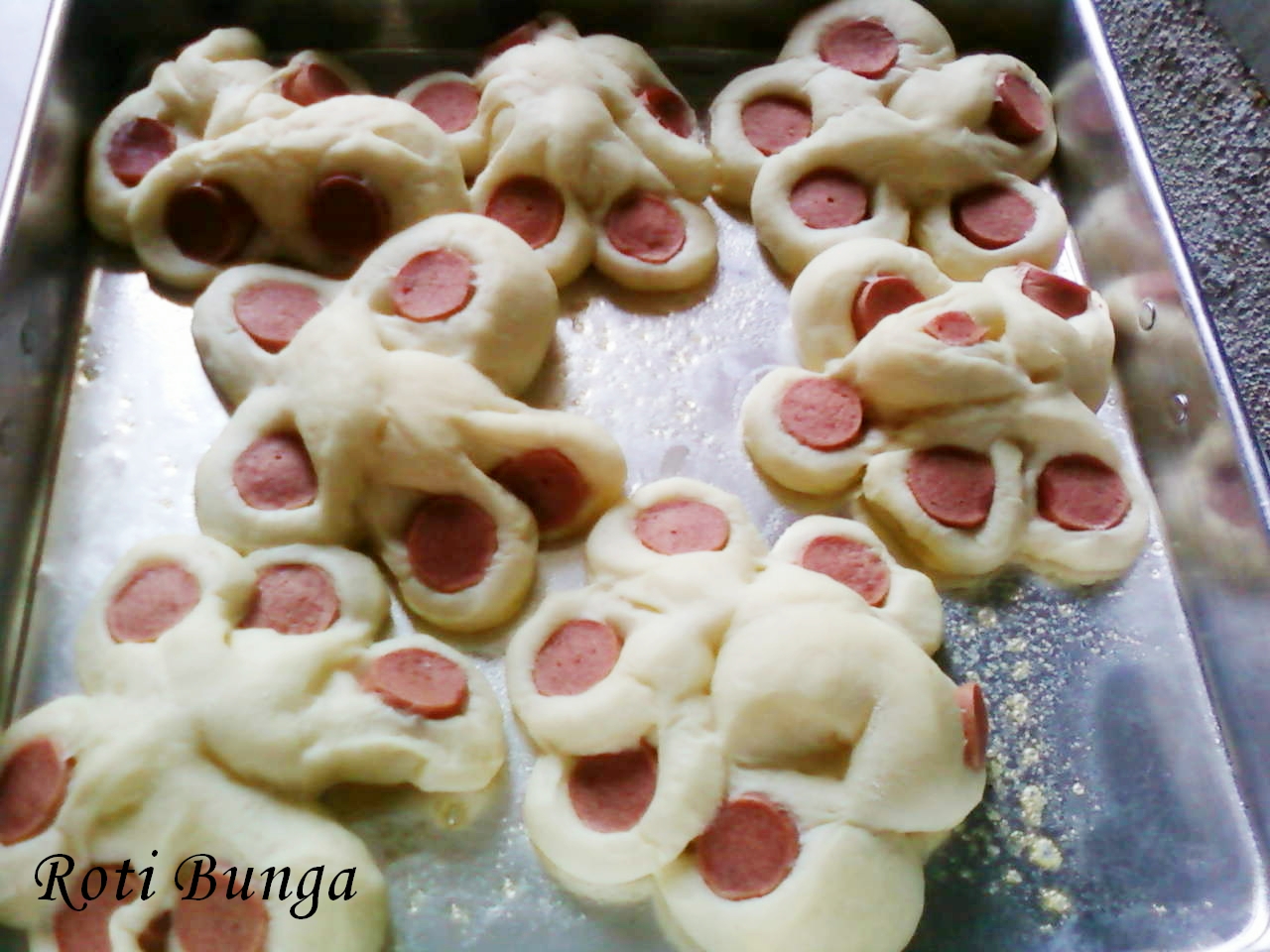 PASTRIES DELIGHT: ROTI BUNGA