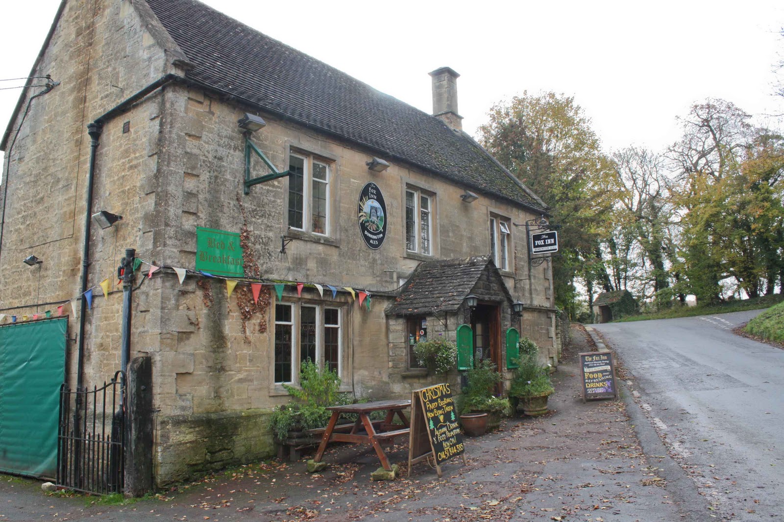 Paws Under the Table Great Barrington the Fox Inn Donnington Way